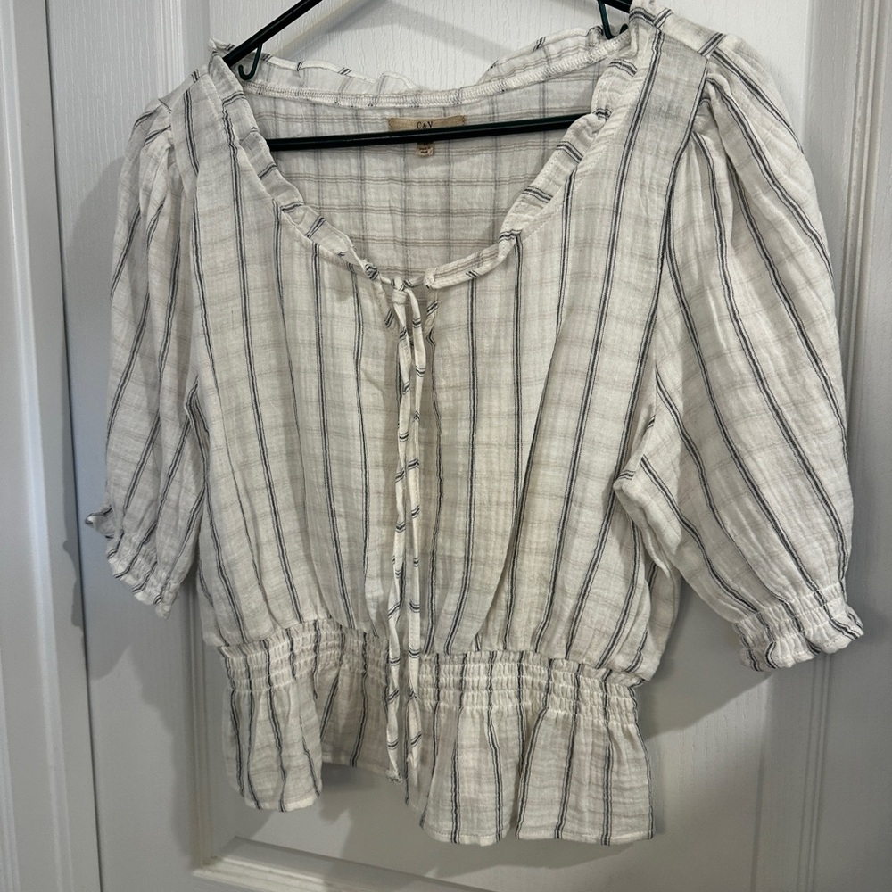 Chelsea & Violet Striped White and Gray Women's Top size medium